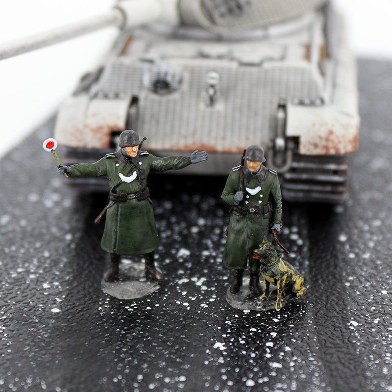 1/72 Scale Winter Soldier Sentry Painted Figurine Model Diorama