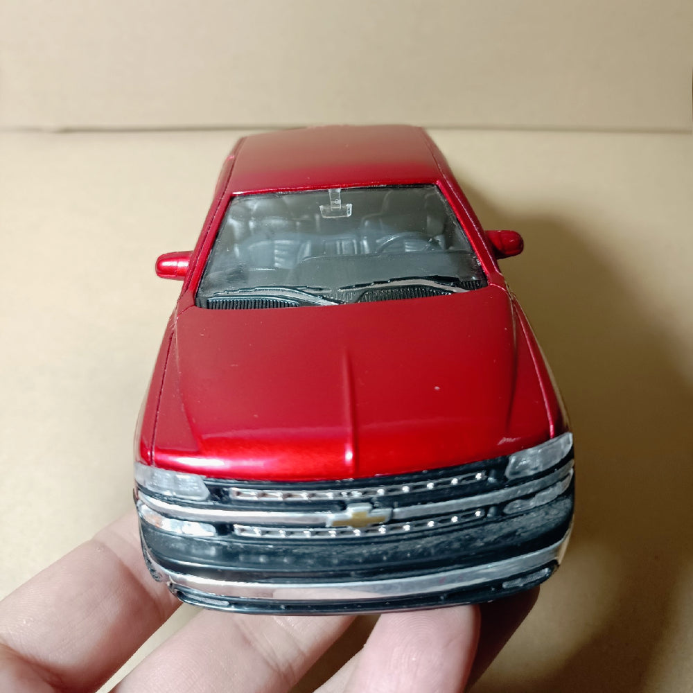 1/24 Scale 1999 Chevrolet Silverado Truck Diecast Model