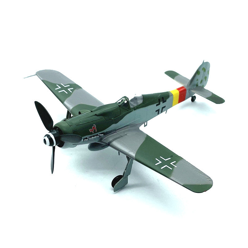 1/72 scale prebuilt Fw 190 D-9 fighter aircraft model 37262