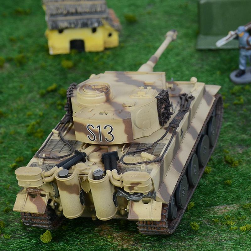 collectible WWII tank model Tiger I 36210
