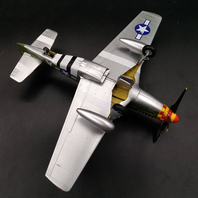 prebuilt 1/48 scale P-51D Mustang aircraft model 39304 bottom view