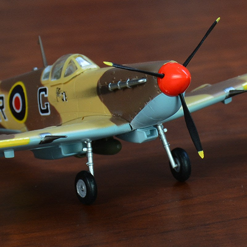pre-painted 1/72 scale WWII military aircraft model Spitfire