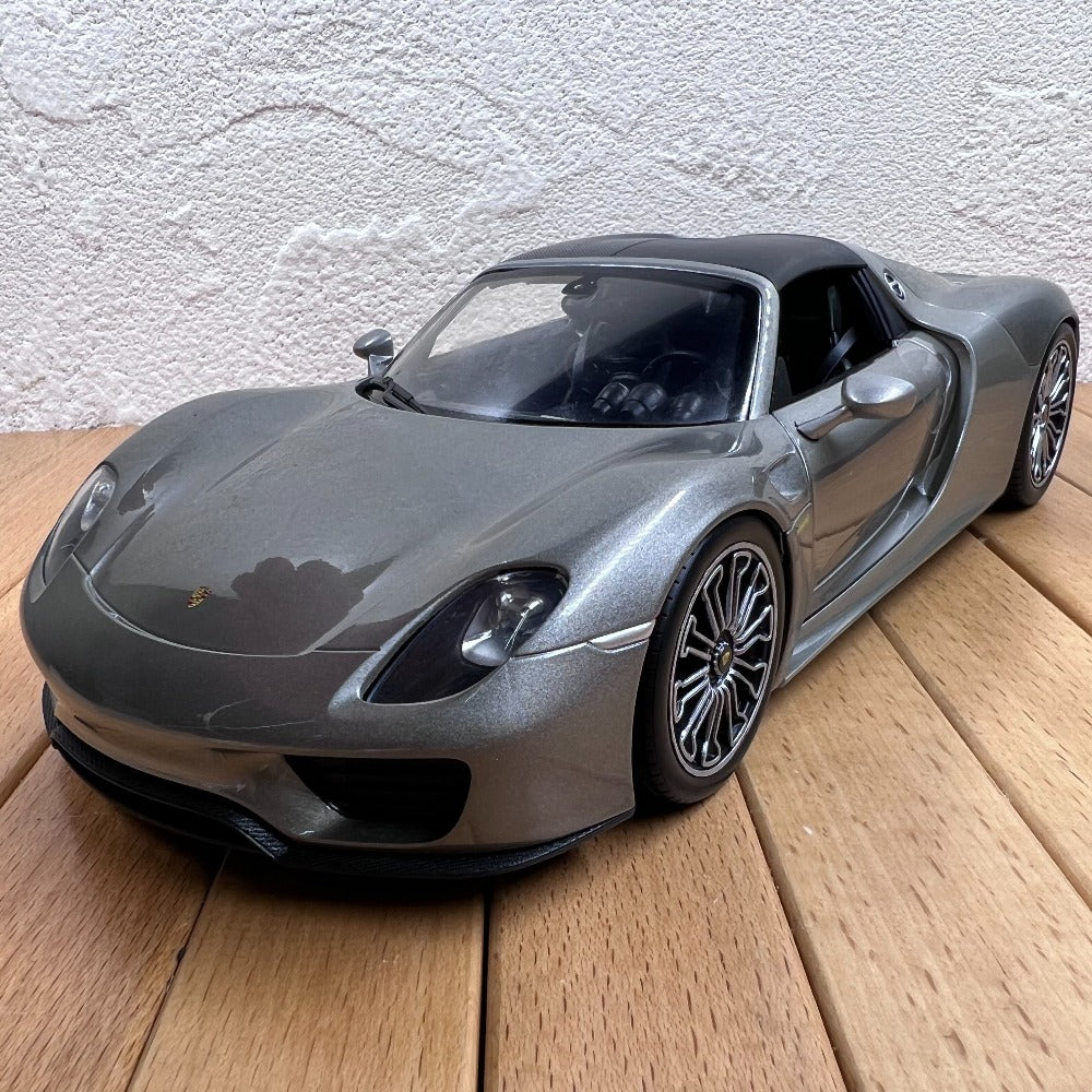 1/18 Scale Porsche 918 Spyder Sports Car Diecast Model