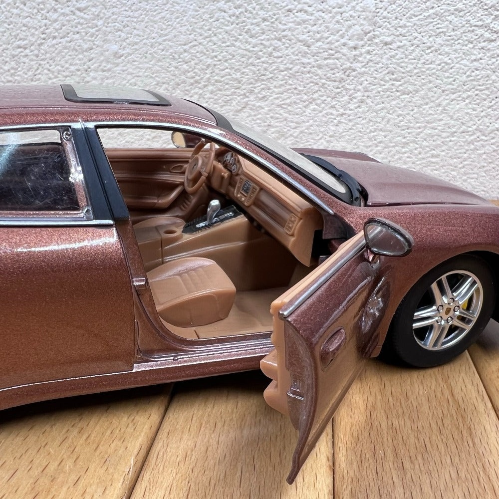 1/24 Scale Porsche Panamera Turbo Luxury Car Diecast Model