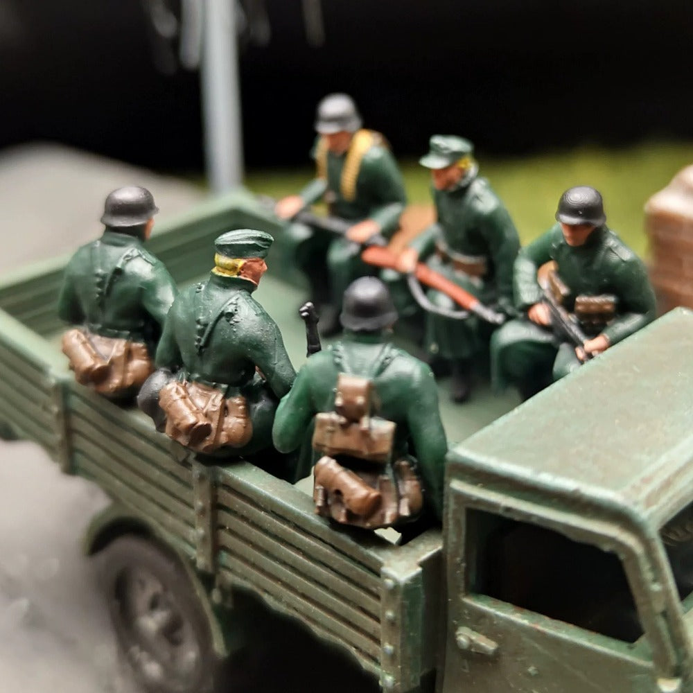 1/72 Scale WWII German Sitting Posture Soldiers Painted Figures for Model Dioramas