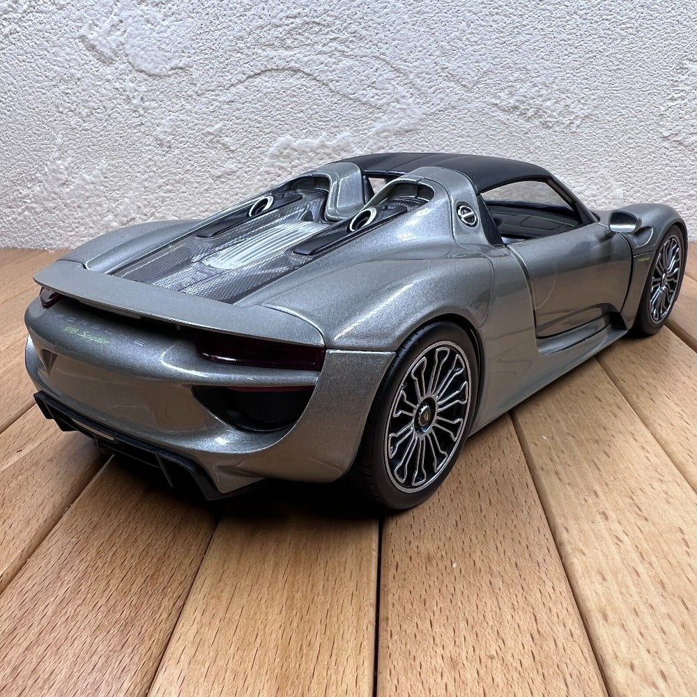 1/18 Scale Porsche 918 Spyder Sports Car Diecast Model