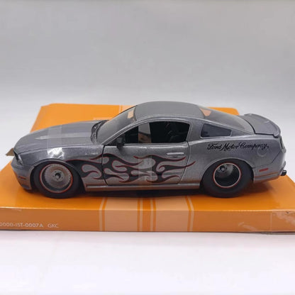 1/24 Scale 2010 Ford Mustang GT Diecast Model Car