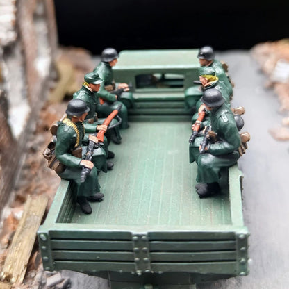 1/72 Scale WWII German Sitting Posture Soldiers Painted Figures for Model Dioramas