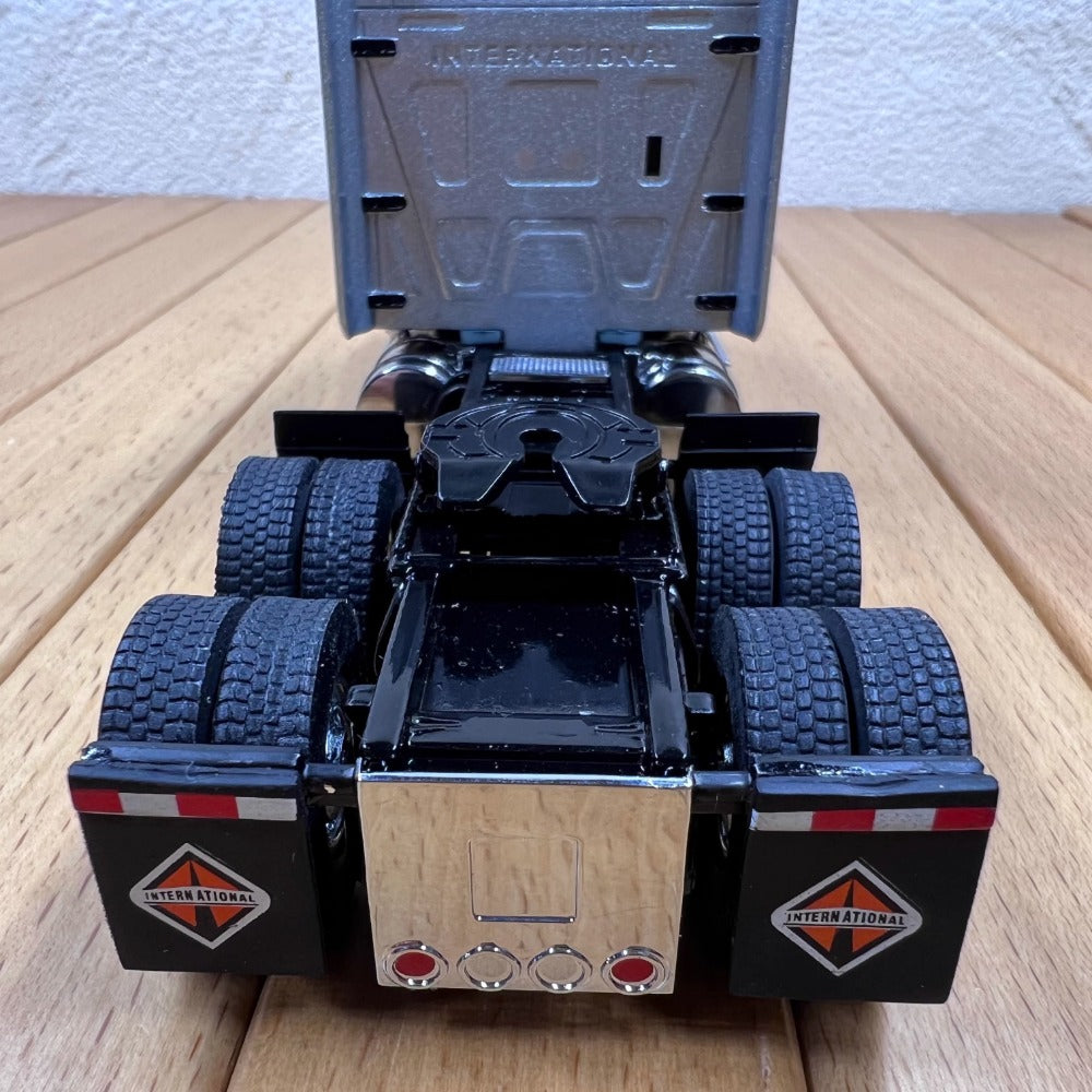 1/50 Scale International LoneStar Sleeper Cab Truck with 53' Refrigerated Van Diecast Model