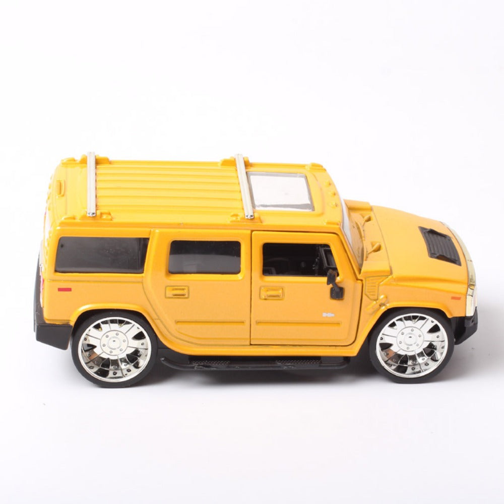 1/32 Scale 2003 Hummer H2 Off-Road Sport Utility Vehicle Diecast Model Car
