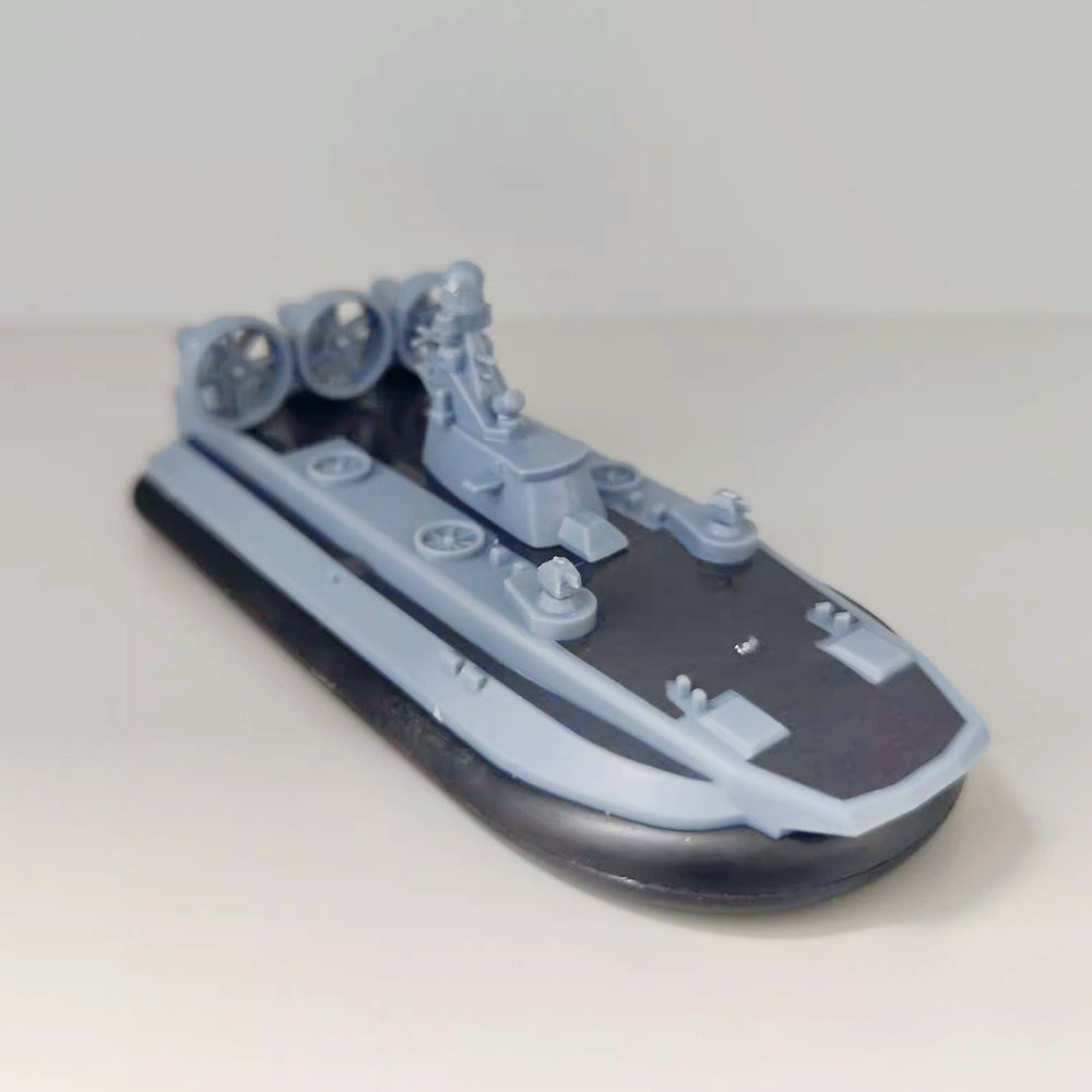1/500 Scale Zubr-class LCAC Pomornik Air-Cushioned Landing Craft Pre-built Plastic Collectible Model Ship