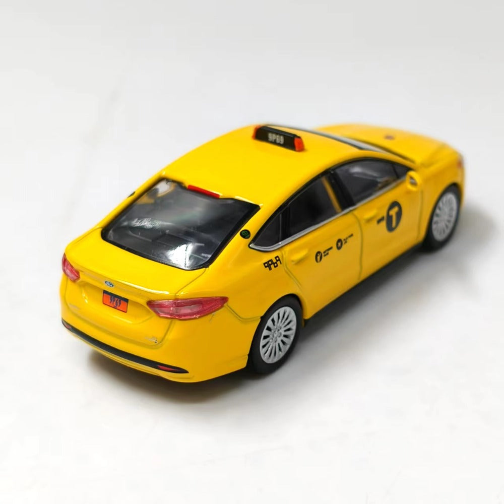 1/64 Scale 2013 Ford Fusion New York City Taxi Diecast Model Car