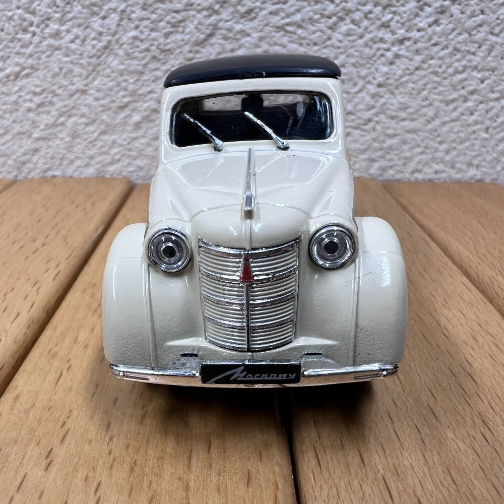 1/43 Scale Moskvitch 400-420 Soviet Vintage Car Diecast Model