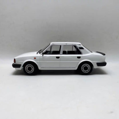 1/18 Scale Skoda 120 L Diecast Model Car