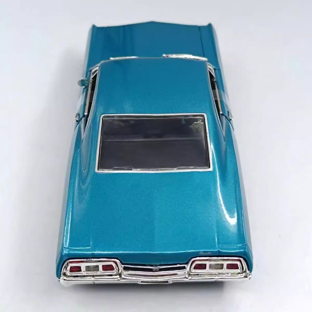 1/24 Scale 1967 Chevrolet Impala Diecast Model Car