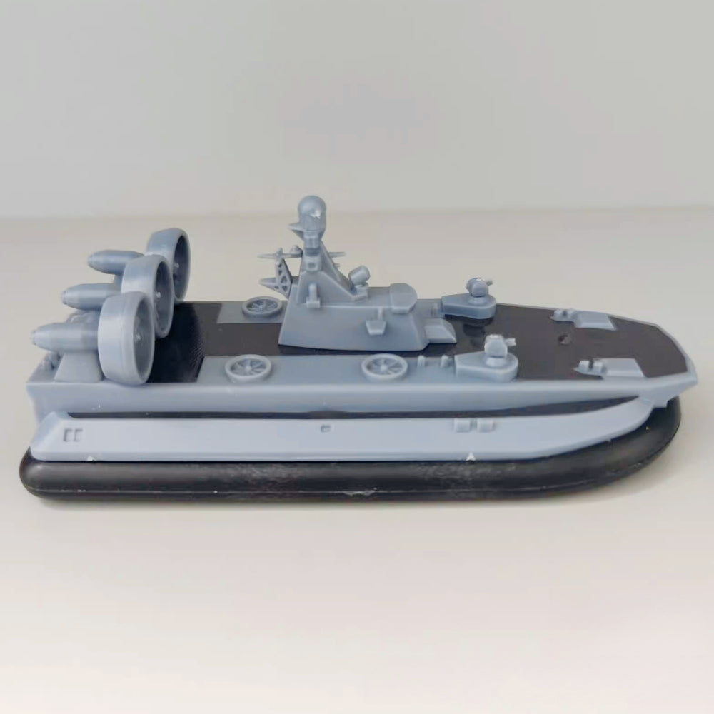1/500 Scale Zubr-class LCAC Pomornik Air-Cushioned Landing Craft Pre-built Plastic Collectible Model Ship