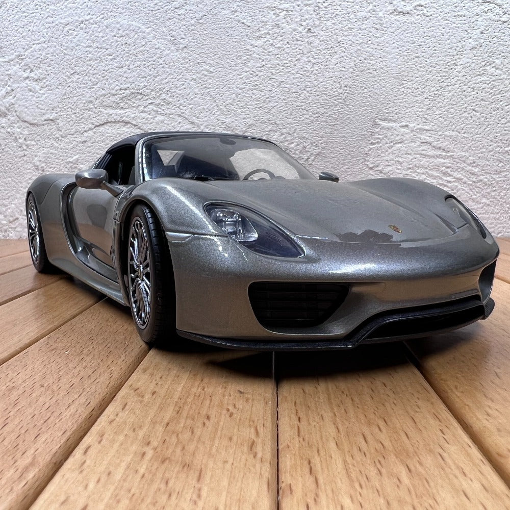 1/18 Scale Porsche 918 Spyder Sports Car Diecast Model