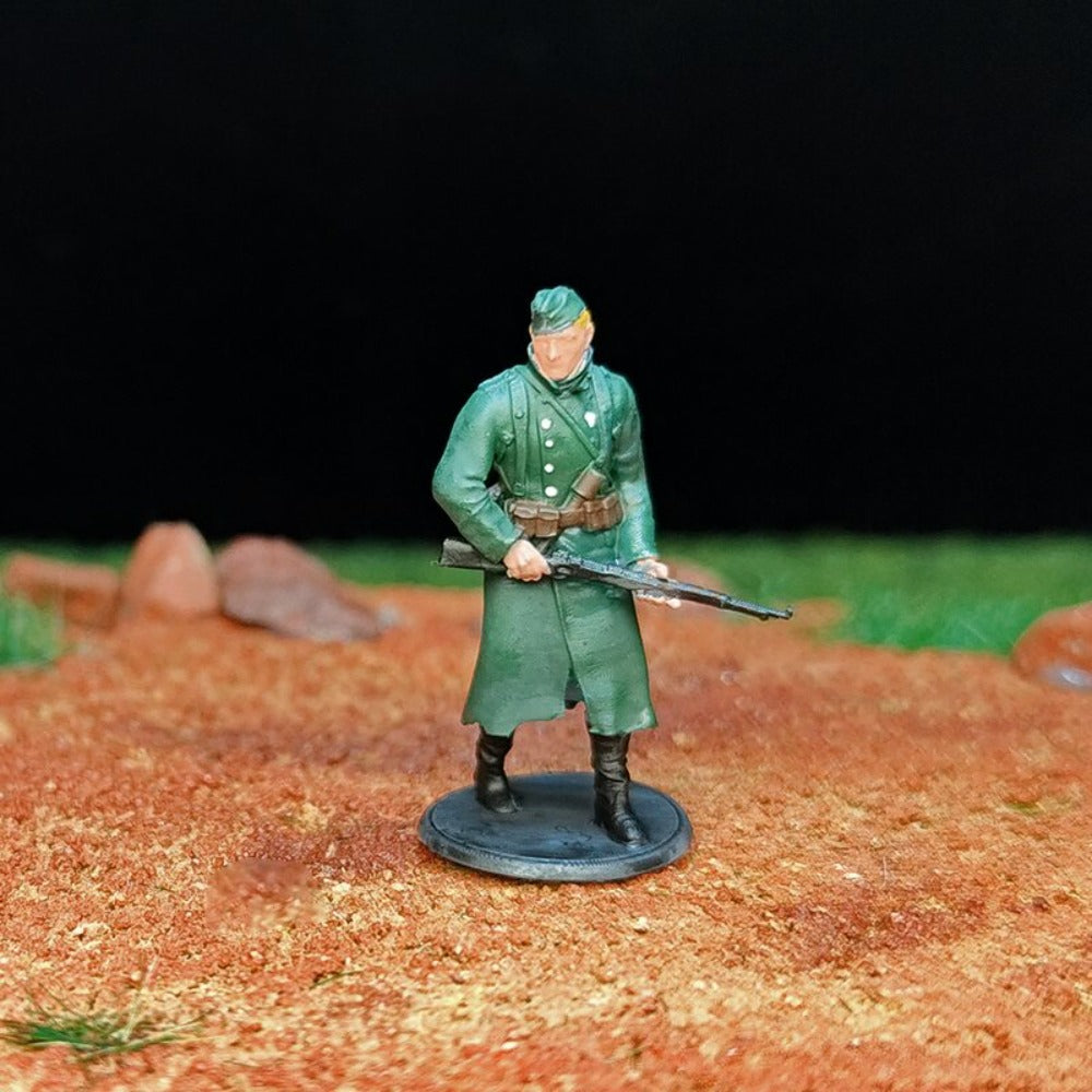 1/72 Scale WWII German Soldiers in Winter Painted Figures for Model Dioramas