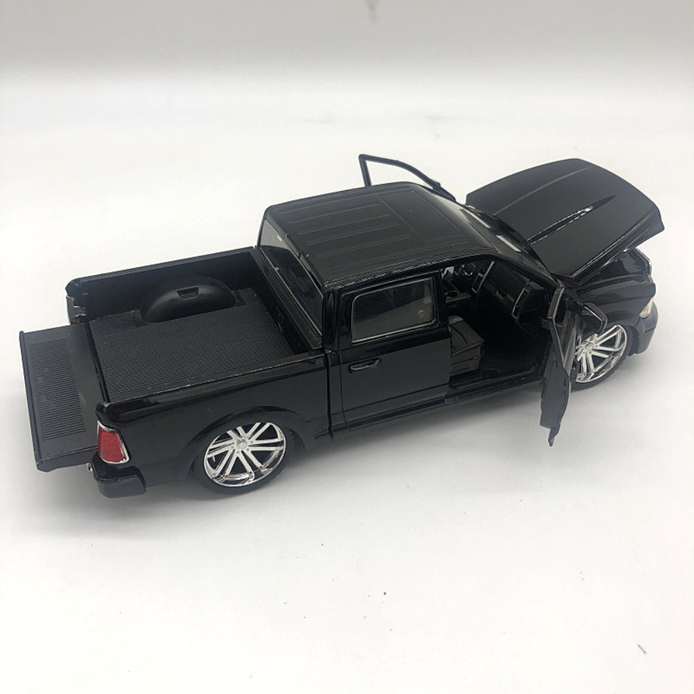 1/24 Scale Ram 1500 Pickup Truck Diecast Model