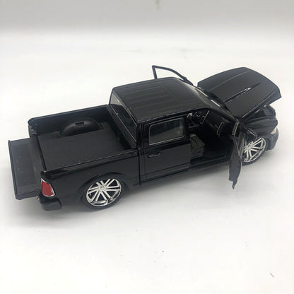 1/24 Scale Ram 1500 Pickup Truck Diecast Model