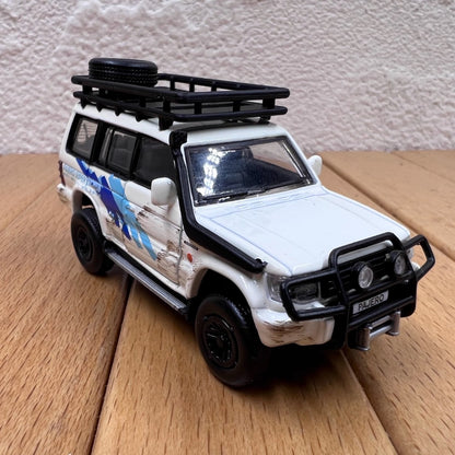 1/64 Scale Mitsubishi Pajero Super Exceed SUV Diecast Model