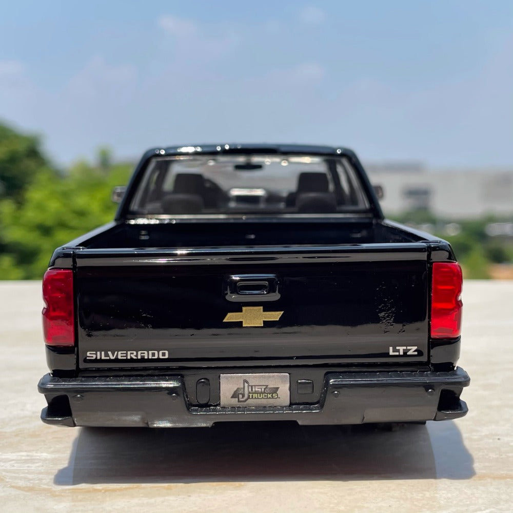 1/24 Scale 2014 Chevrolet Silverado Pickup Truck Diecast Model Car