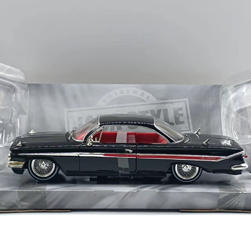 1/24 Scale 1961 Chevrolet Impala Diecast Model Car