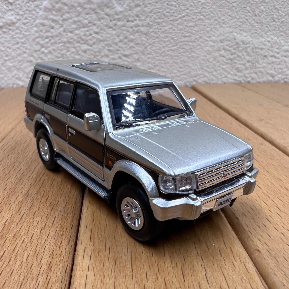 1/64 Scale Mitsubishi Pajero Super Exceed SUV Diecast Model Car