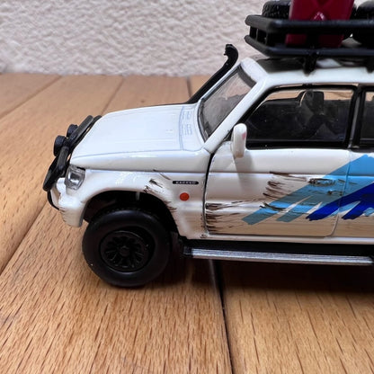 1/64 Scale Mitsubishi Pajero Super Exceed SUV Diecast Model