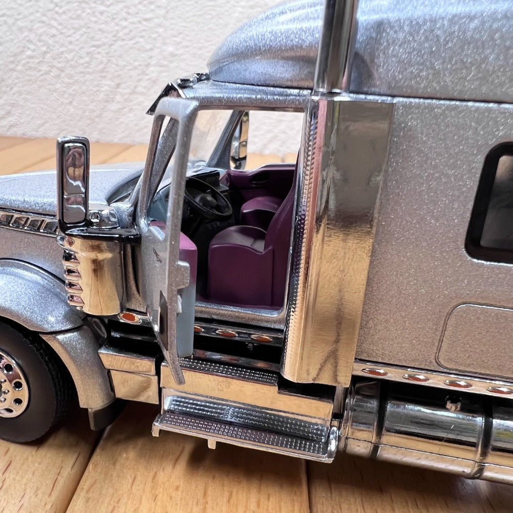 1/50 Scale International LoneStar Sleeper Cab Truck with 53' Refrigerated Van Diecast Model