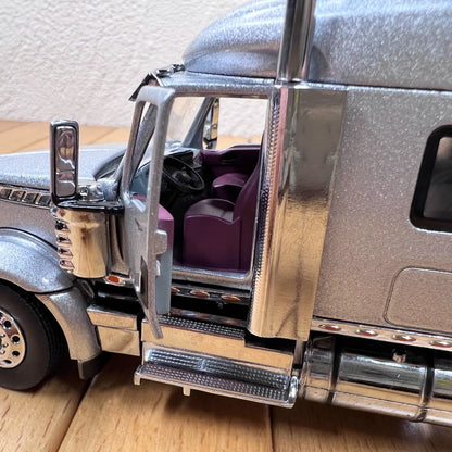 1/50 Scale International LoneStar Sleeper Cab Truck with 53' Refrigerated Van Diecast Model
