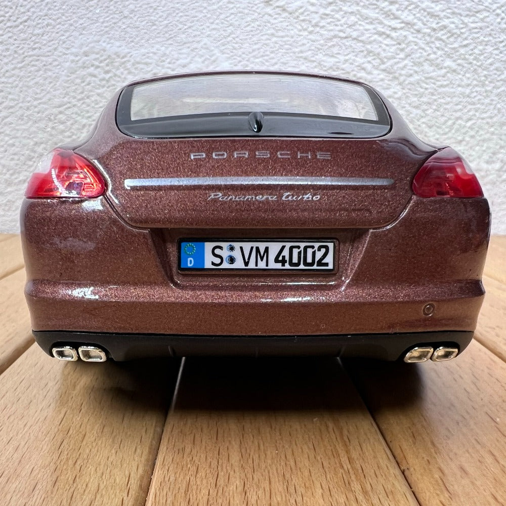 1/24 Scale Porsche Panamera Turbo Luxury Car Diecast Model