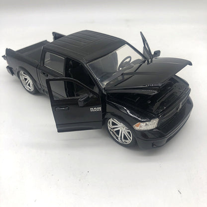 1/24 Scale Ram 1500 Pickup Truck Diecast Model