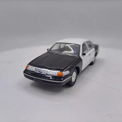 1/64 Scale Ford Crown Victoria Police Interceptor Diecast Model Car