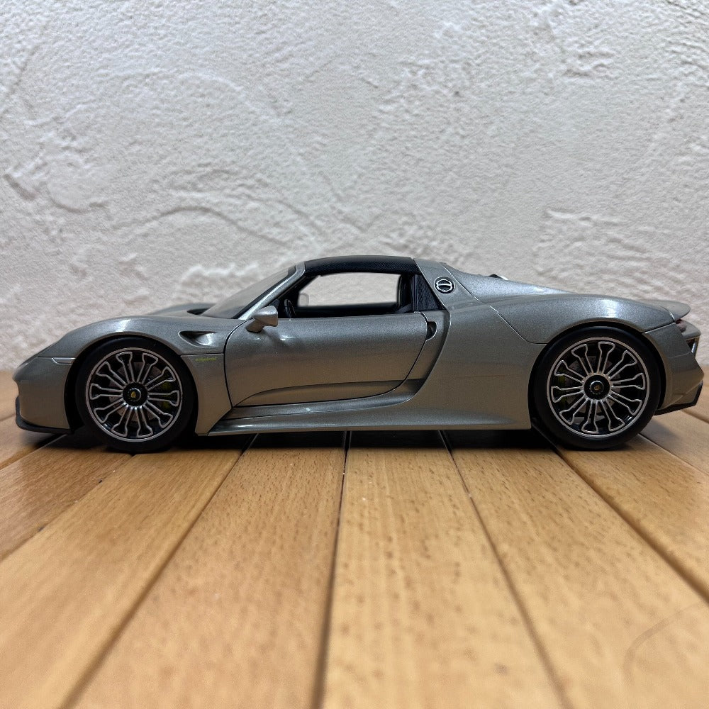 1/18 Scale Porsche 918 Spyder Sports Car Diecast Model