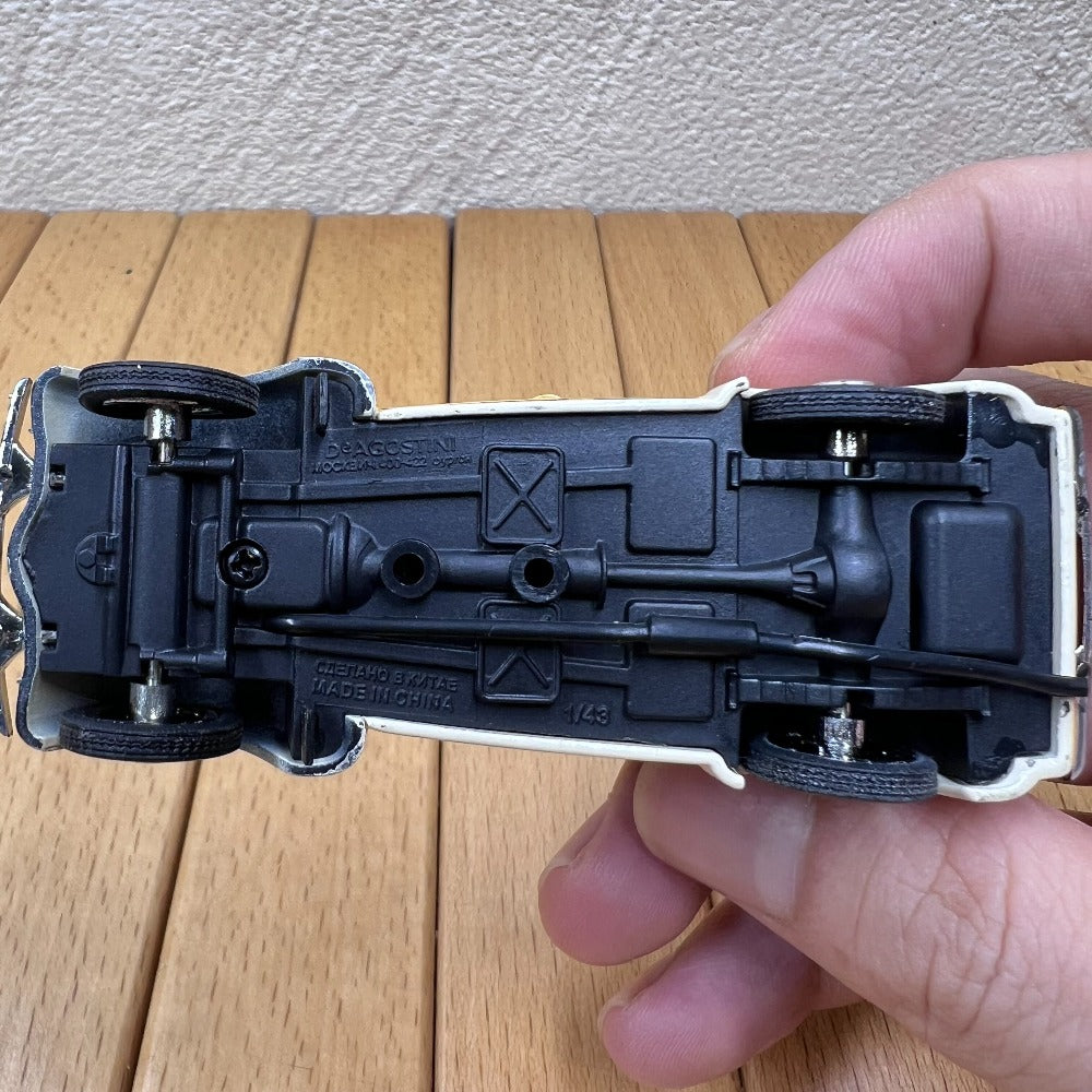 1/43 Scale Moskvitch 400-420 Soviet Vintage Car Diecast Model