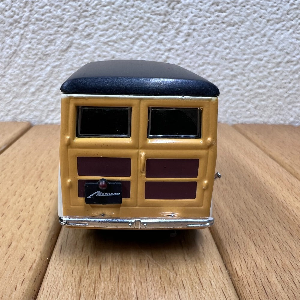 1/43 Scale Moskvitch 400-420 Soviet Vintage Car Diecast Model