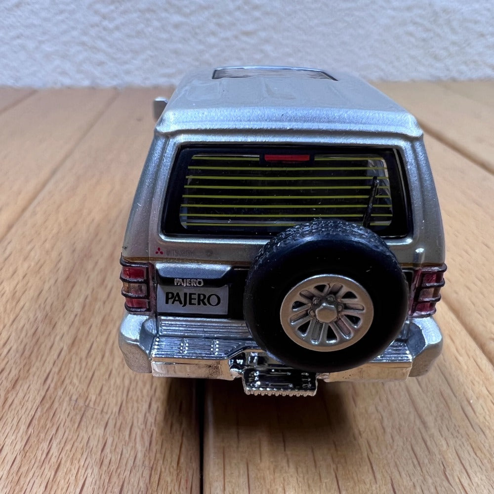 1/64 Scale Mitsubishi Pajero Super Exceed SUV Diecast Model Car