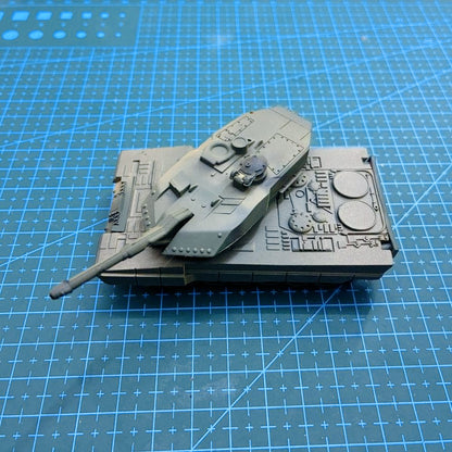 1/72 Scale Leopard 2A5 German Main Battle Tank Pre-built Plastic Collectible Model