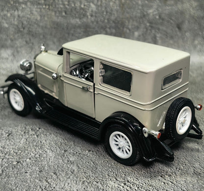 1/32 Scale 1926 Pontiac Coach Sedan Diecast Model Car