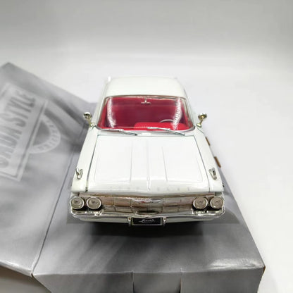 1/24 Scale 1961 Chevrolet Impala Diecast Model Car