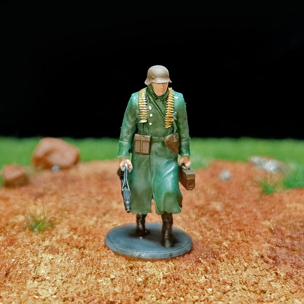 1/72 Scale WWII German Soldiers in Winter Painted Figures for Model Dioramas