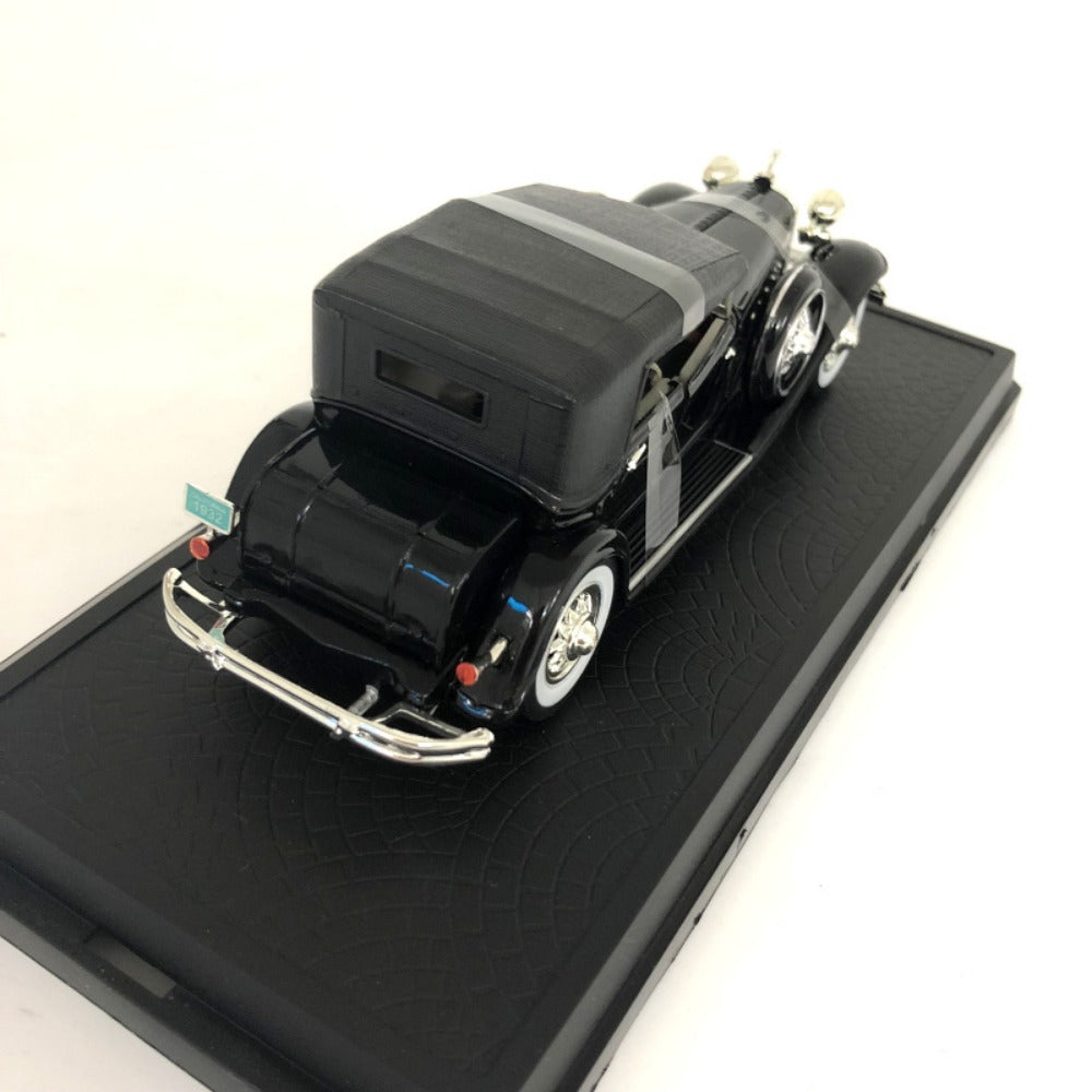 1/32 Scale 1932 Chrysler LeBaron Diecast Model Car