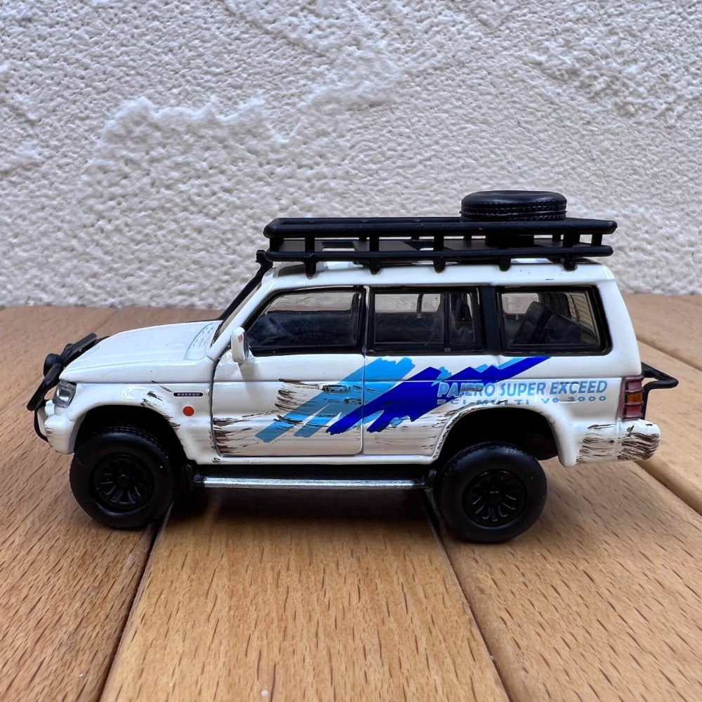 1/64 Scale Mitsubishi Pajero Super Exceed SUV Diecast Model