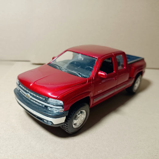 1/24 Scale 1999 Chevrolet Silverado Truck Diecast Model