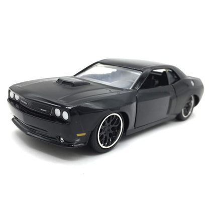 1/32 Scale 2012 Dodge Challenger SRT8 Diecast Model Car