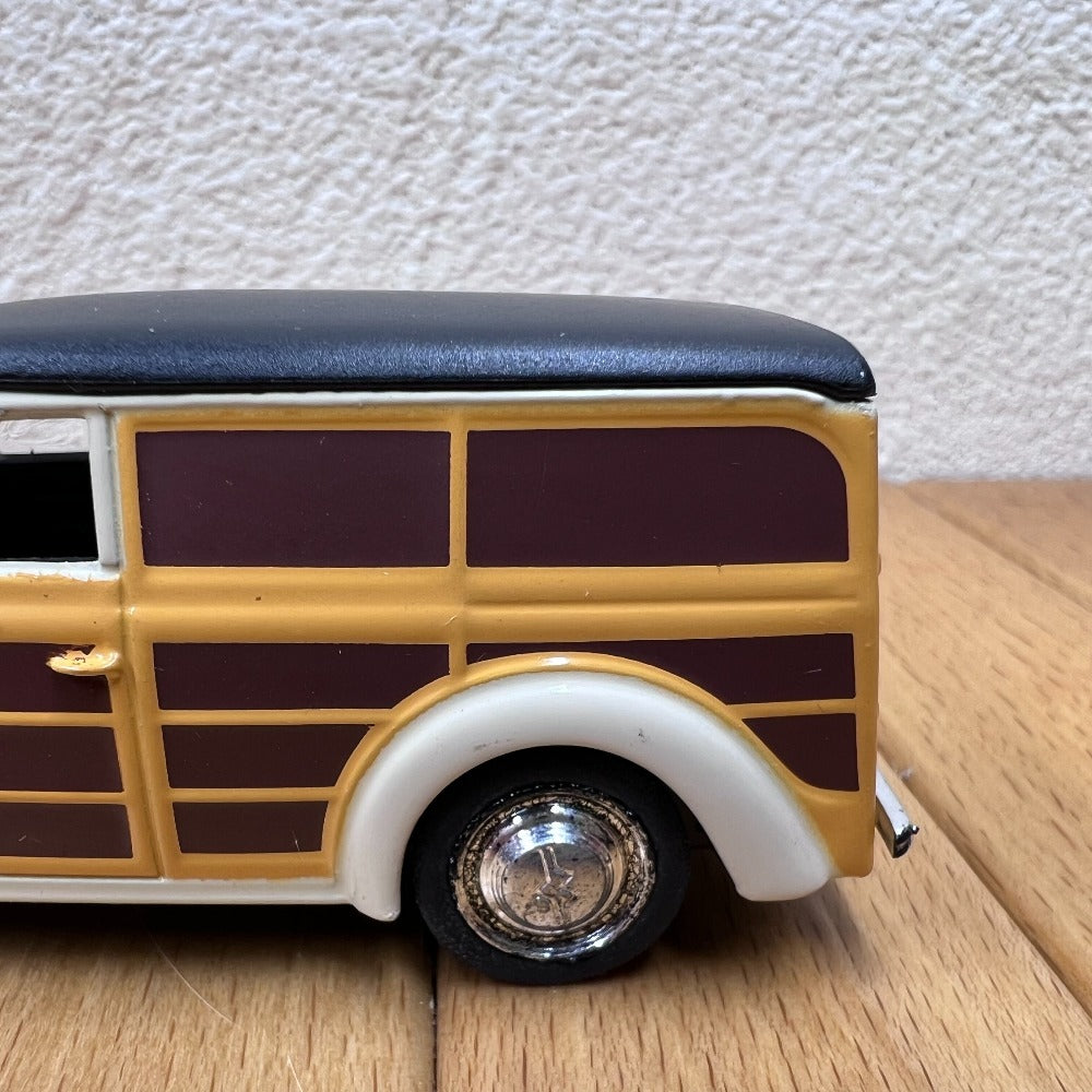 1/43 Scale Moskvitch 400-420 Soviet Vintage Car Diecast Model