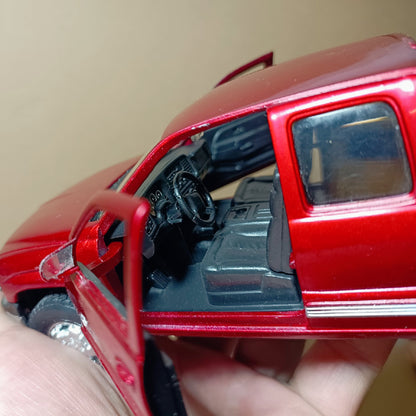 1/24 Scale 1999 Chevrolet Silverado Truck Diecast Model