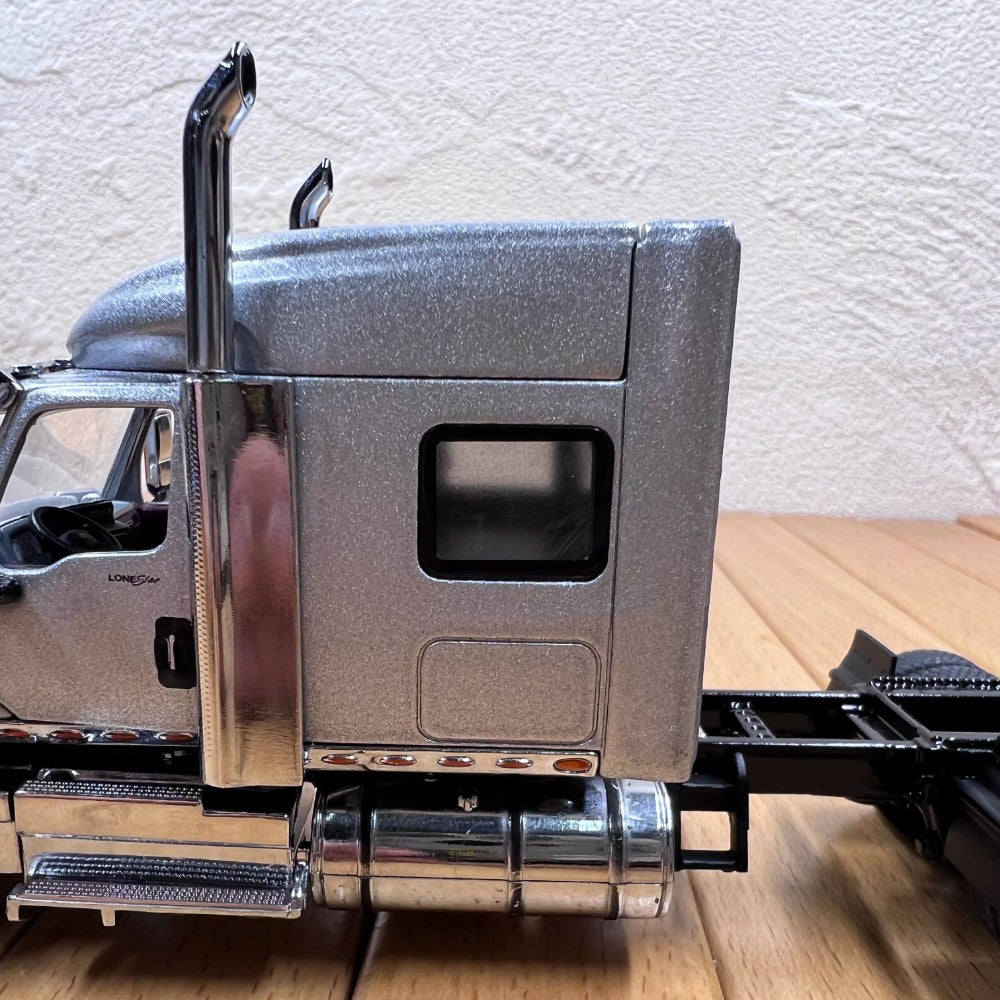 1/50 Scale International LoneStar Sleeper Cab Truck with 53' Refrigerated Van Diecast Model