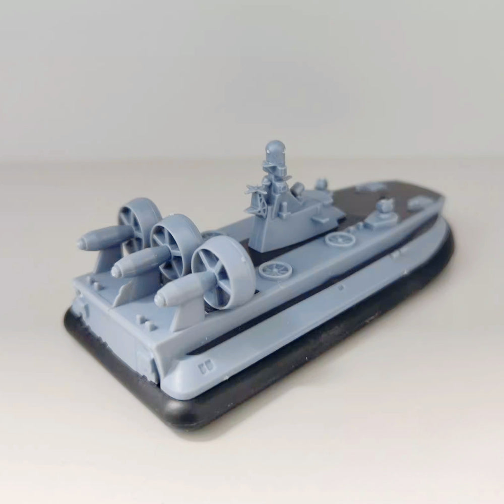 1/500 Scale Zubr-class LCAC Pomornik Air-Cushioned Landing Craft Pre-built Plastic Collectible Model Ship